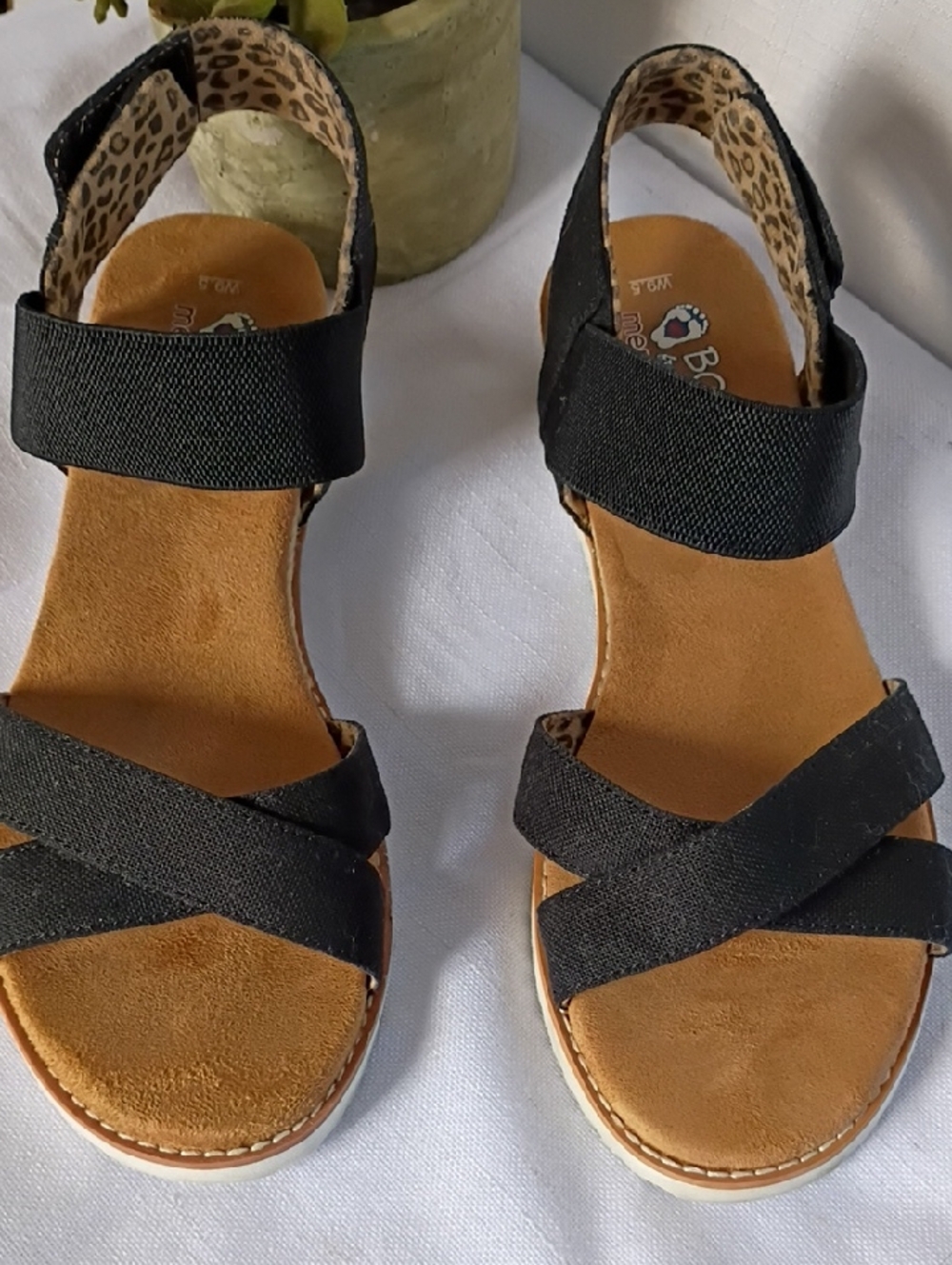 BOBS from Skechers Women's Black Strappy Sandals with Tan Footbed Size 9.5
